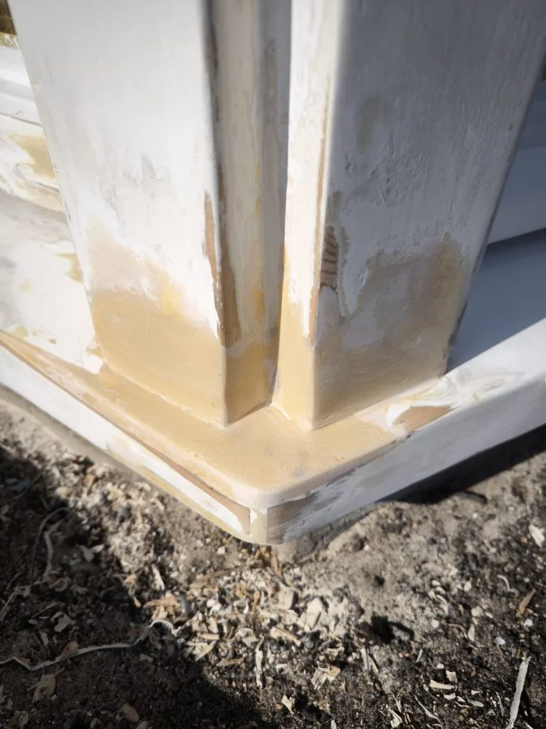 Vakkundig houtrotherstel van kozijnhoek en onderdorpel met 2K epoxy